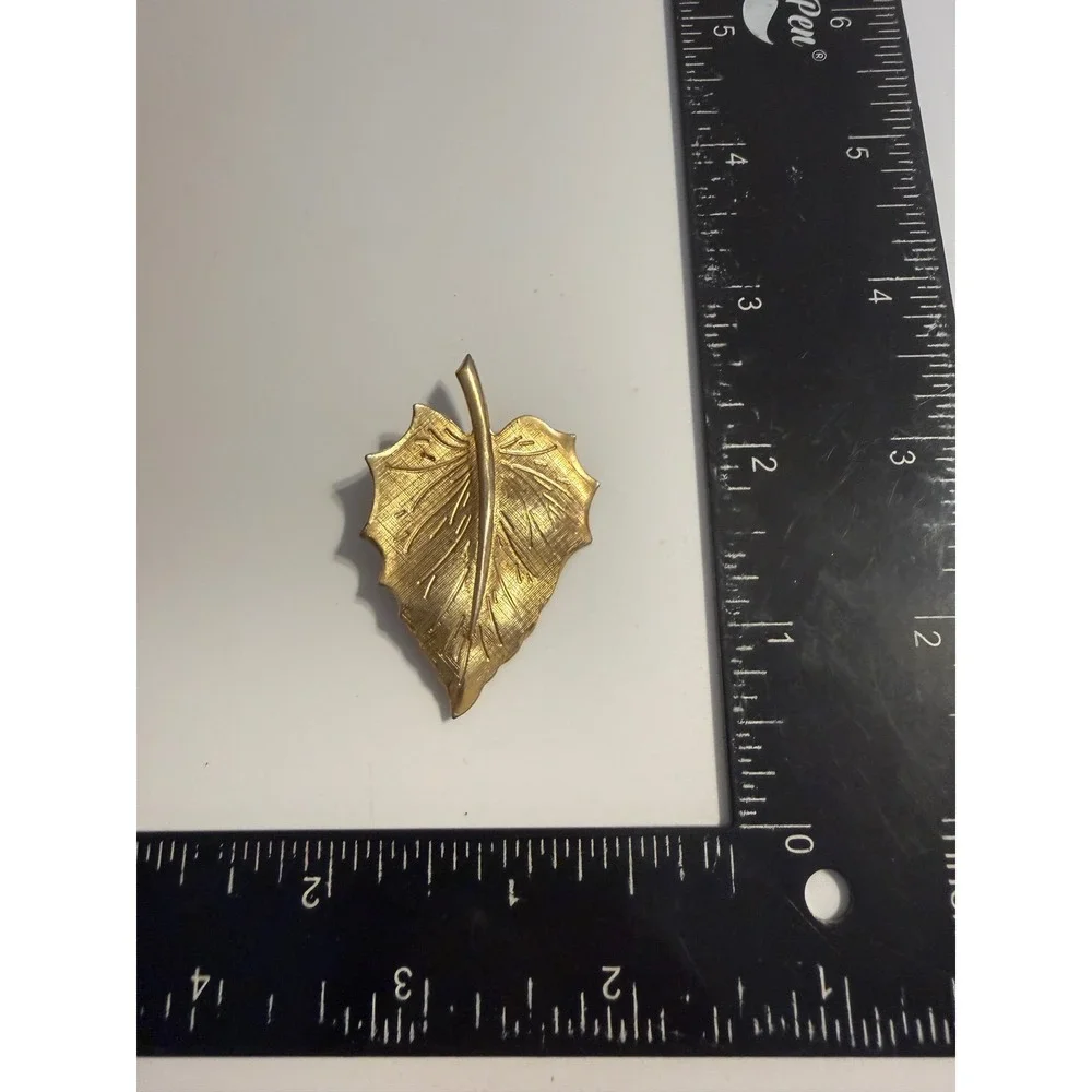 Gold Tone Textured Leaf Brooch Pin Botanical Nature Jewelry 2 Inch